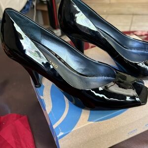Arturo Chiang Perp Toe Patent Leather Heels in Black Sz 8